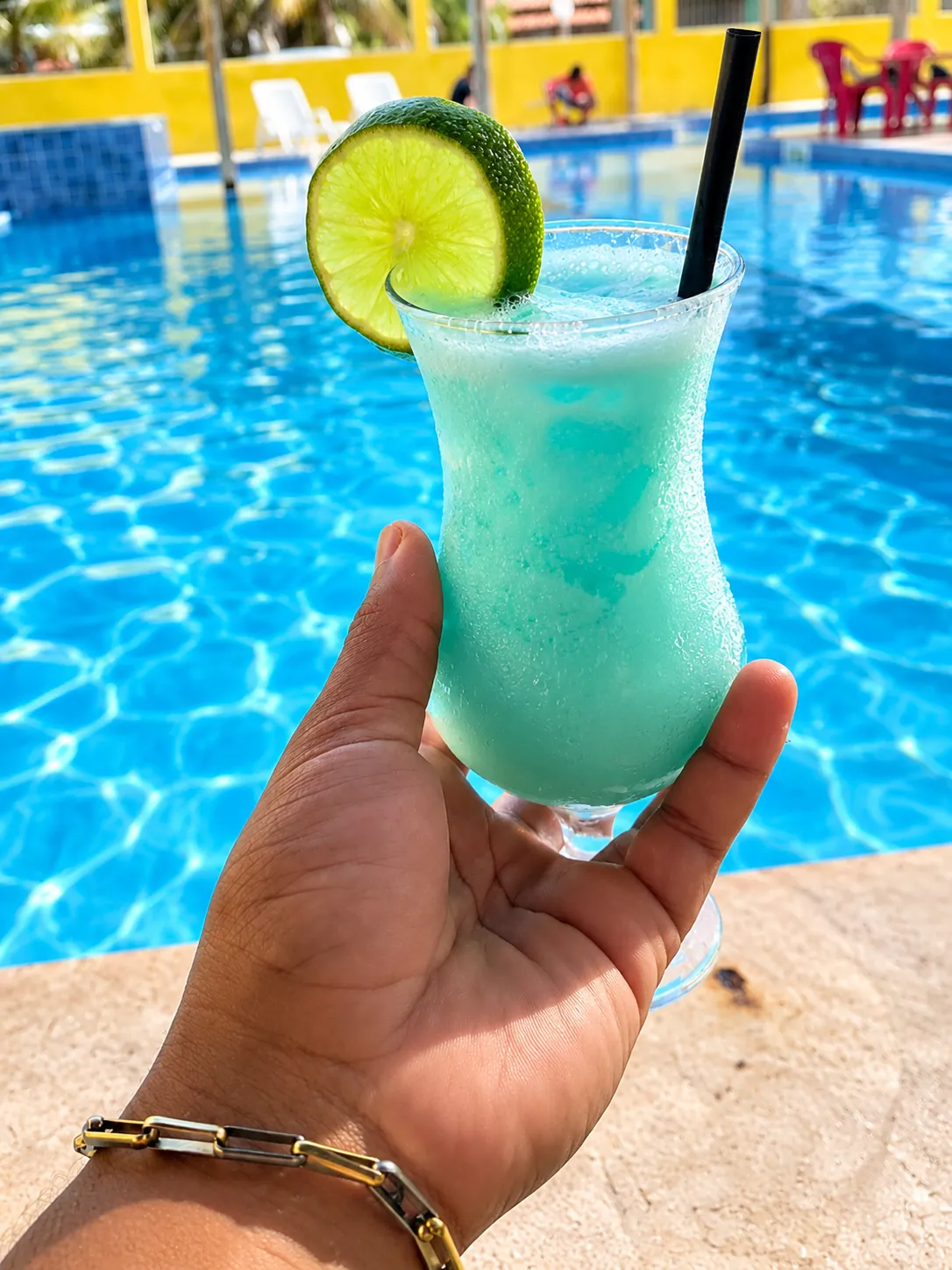 Drink refrescante à beira da piscina
