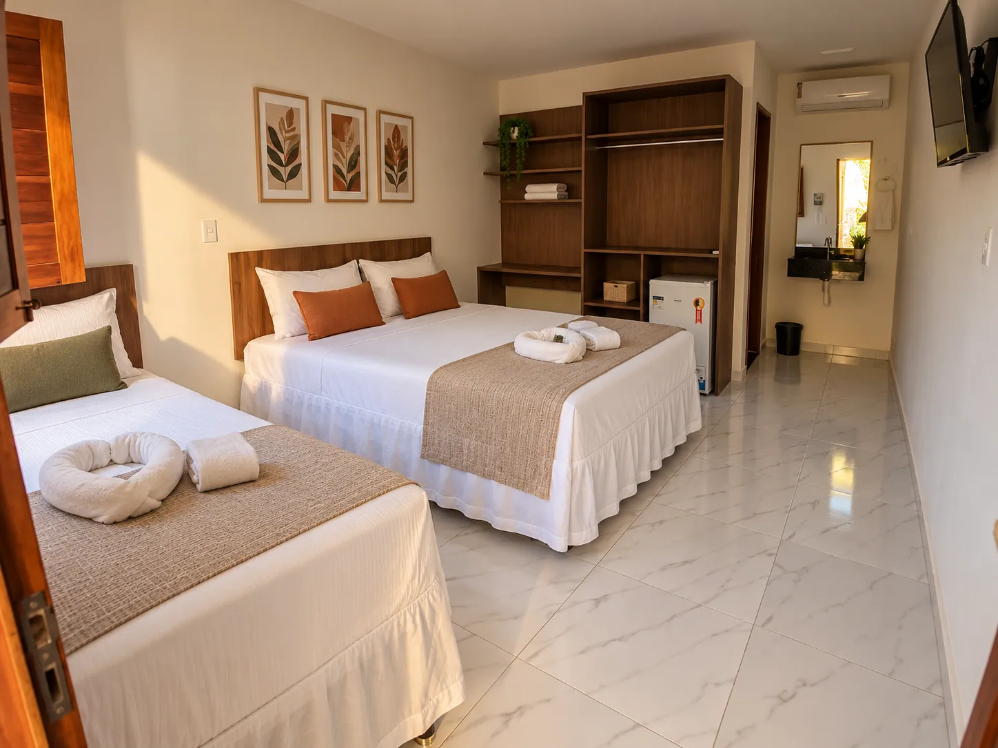 Quarto Quarto Casal e Solteiro com Varanda do Viana Praia Hotel